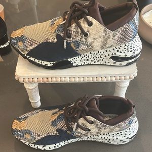 Steve Madden Women’s Size 10 python print sneakers, never worn!